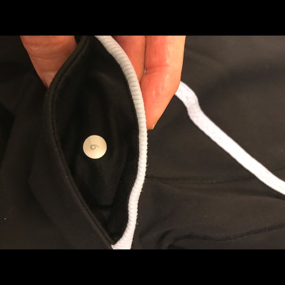 Lululemon 3/4 length Luon tight - Picture 4 of 5